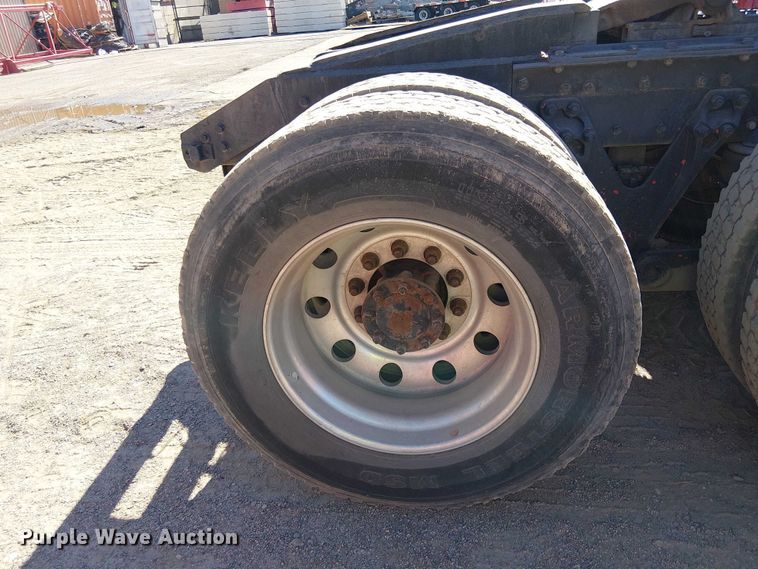 image for item EC1308 2004 Kenworth W900 semi truck