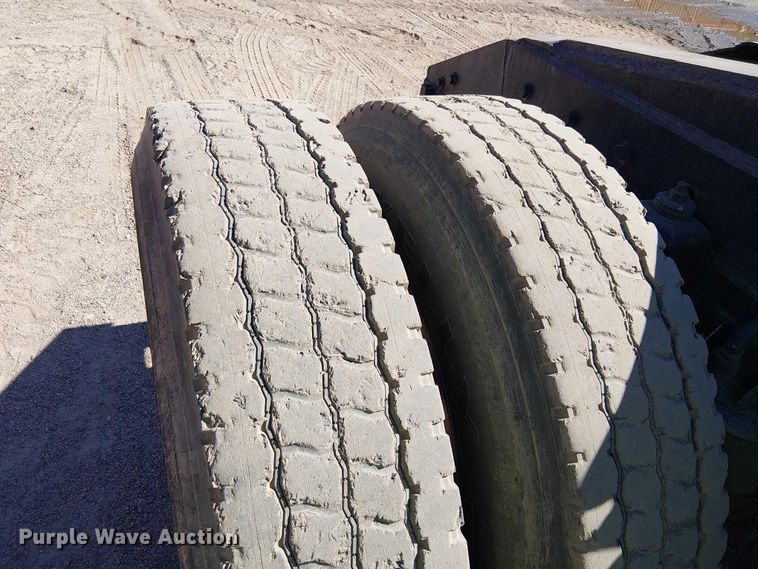 image for item EC1308 2004 Kenworth W900 semi truck