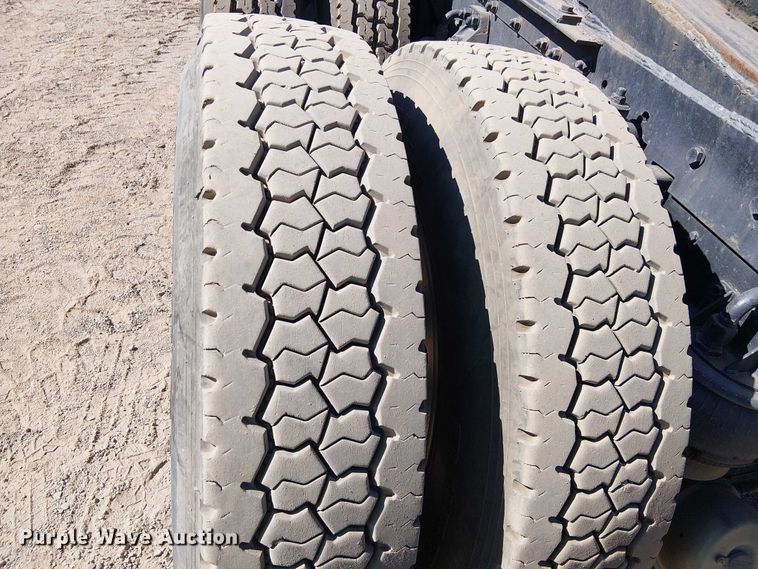 image for item EC1308 2004 Kenworth W900 semi truck