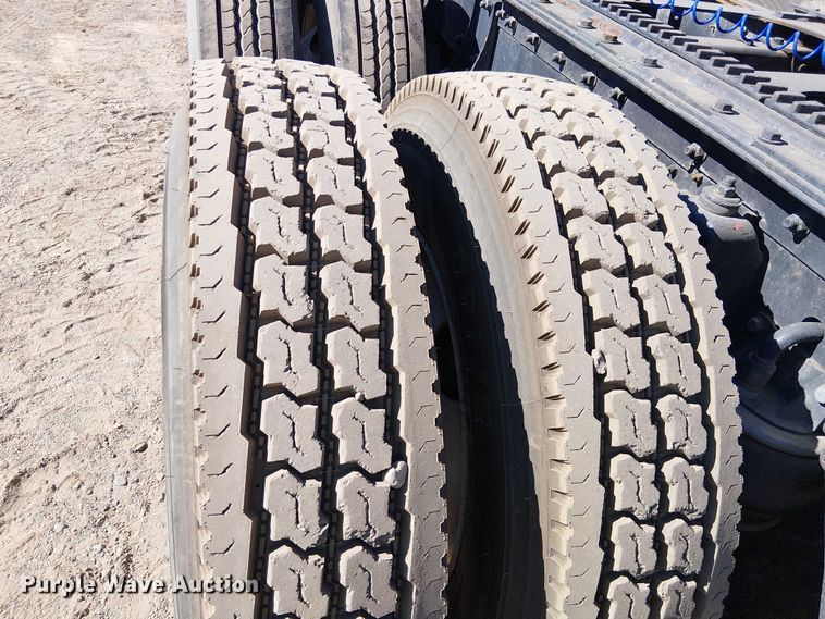 image for item EC1308 2004 Kenworth W900 semi truck