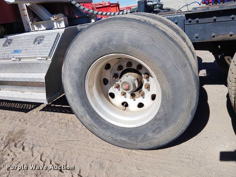 image for item EC1308 2004 Kenworth W900 semi truck