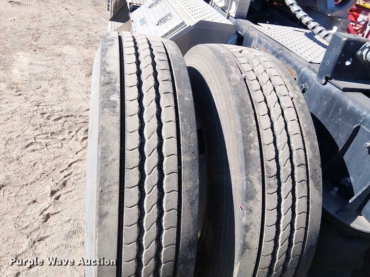 image for item EC1308 2004 Kenworth W900 semi truck