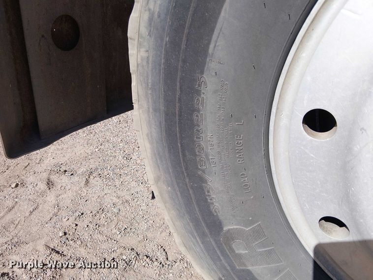 image for item EC1308 2004 Kenworth W900 semi truck