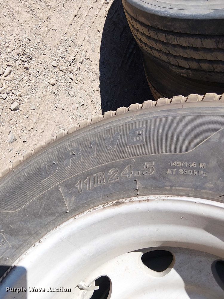 image for item EC1308 2004 Kenworth W900 semi truck