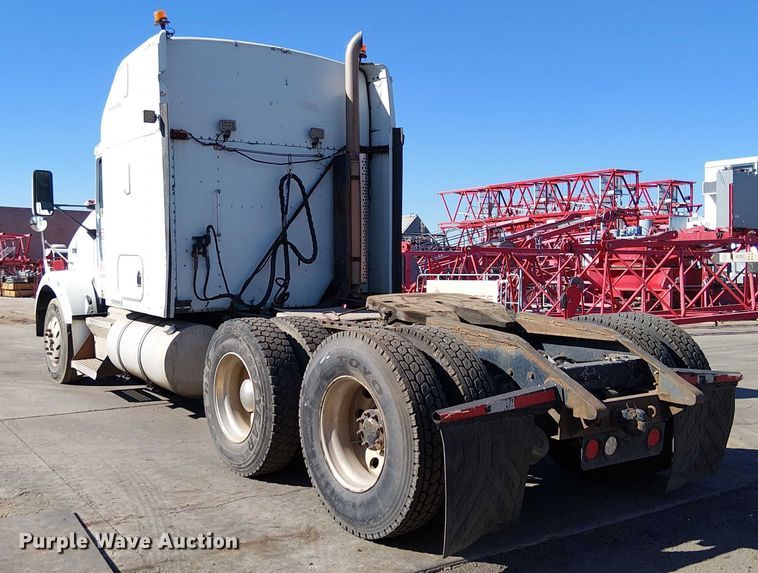 image for item EC1309 2000 Kenworth T800 semi truck