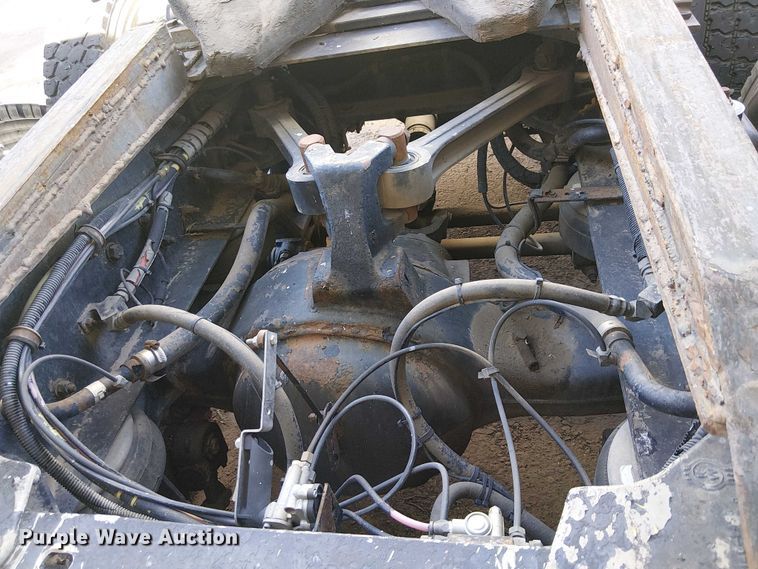 image for item EC1309 2000 Kenworth T800 semi truck