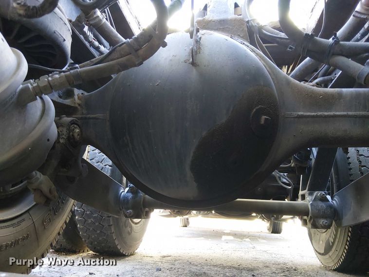 image for item EC1309 2000 Kenworth T800 semi truck