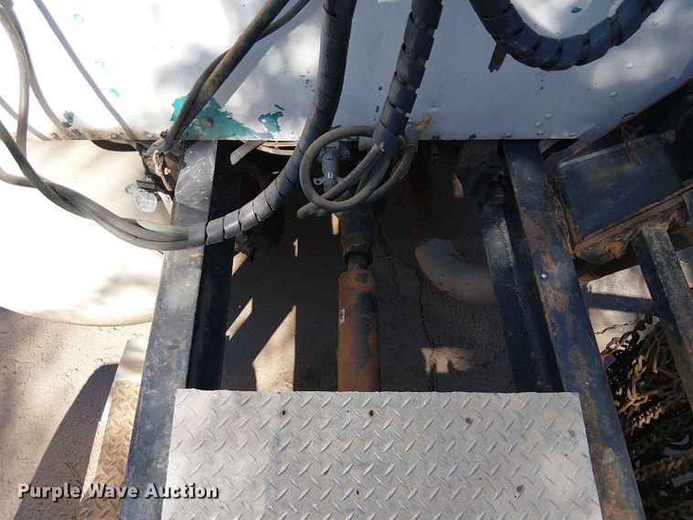 image for item EC1309 2000 Kenworth T800 semi truck