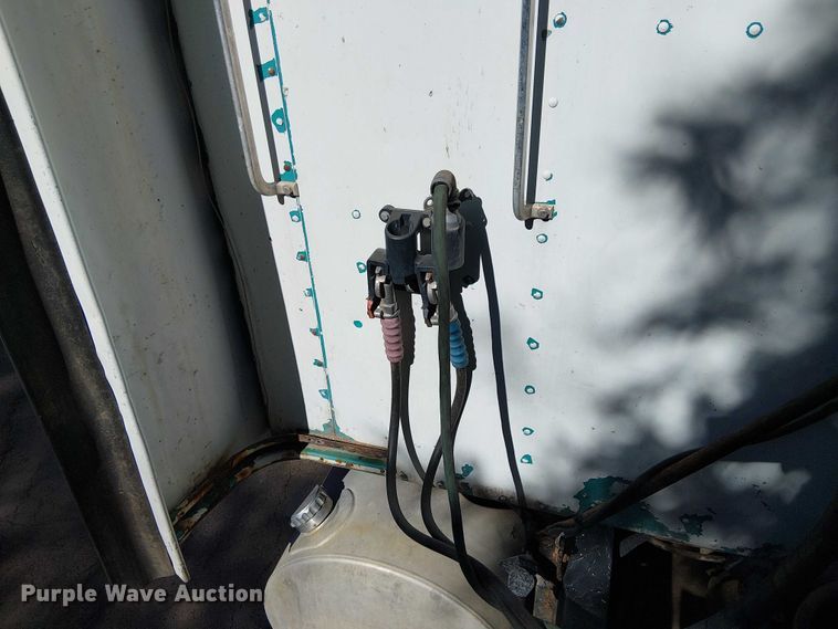 image for item EC1309 2000 Kenworth T800 semi truck