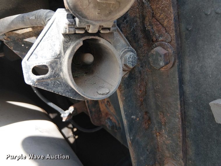 image for item EC1309 2000 Kenworth T800 semi truck