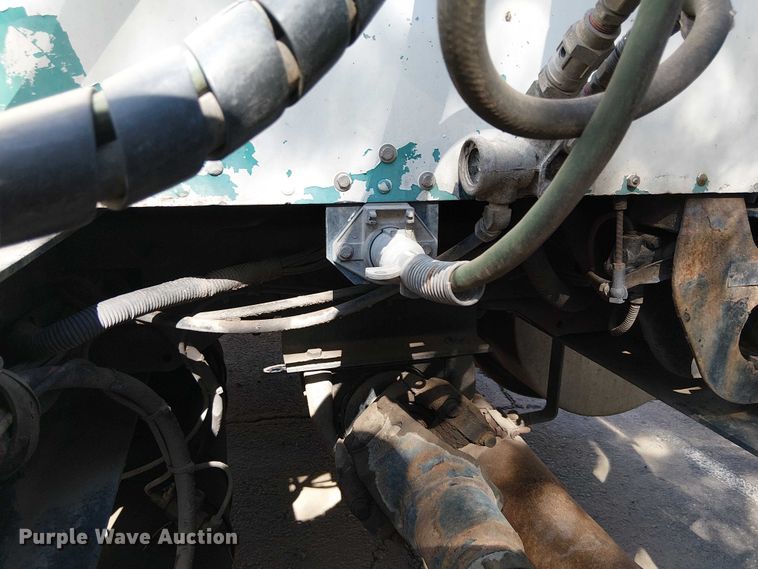 image for item EC1309 2000 Kenworth T800 semi truck