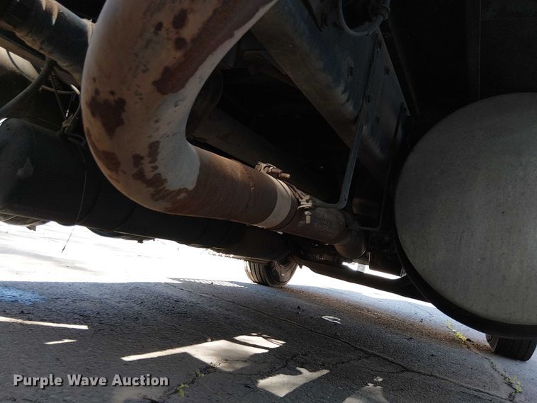 image for item EC1309 2000 Kenworth T800 semi truck