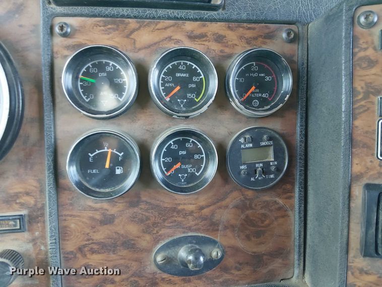 image for item EC1309 2000 Kenworth T800 semi truck