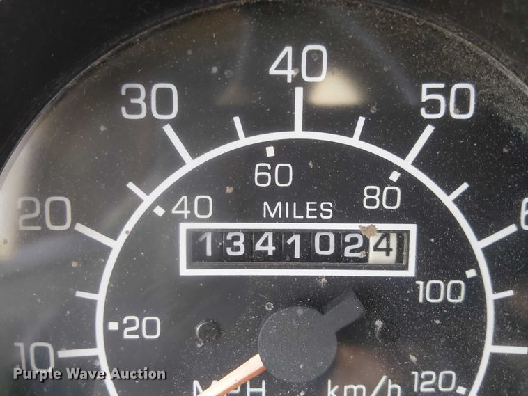 image for item EC1309 2000 Kenworth T800 semi truck