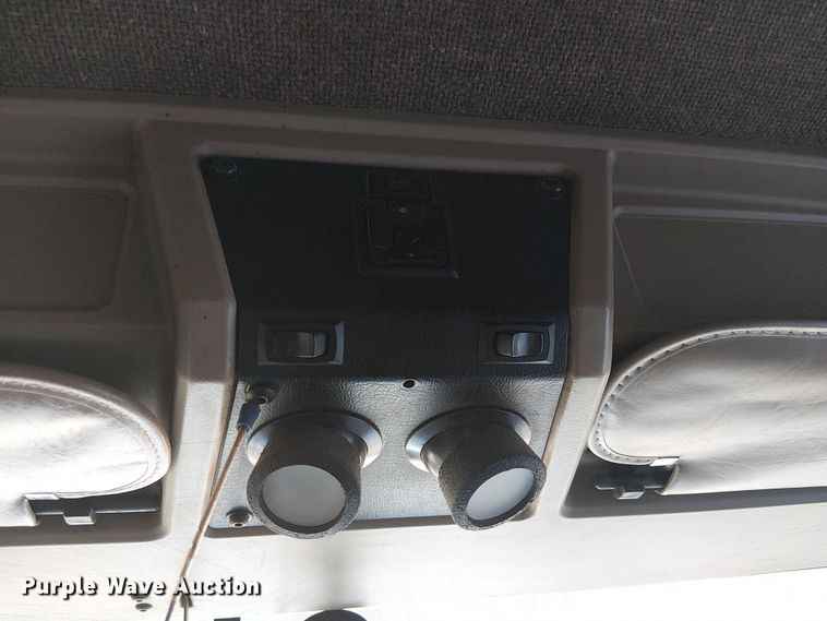 image for item EC1309 2000 Kenworth T800 semi truck