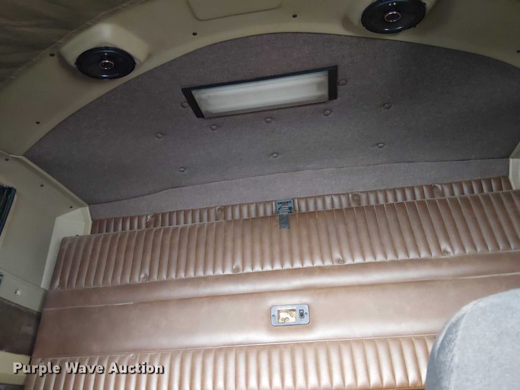 image for item EC1309 2000 Kenworth T800 semi truck