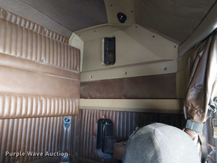 image for item EC1309 2000 Kenworth T800 semi truck