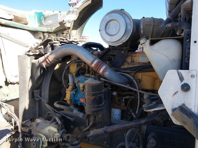 image for item EC1309 2000 Kenworth T800 semi truck