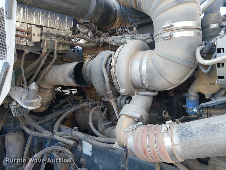 image for item EC1309 2000 Kenworth T800 semi truck