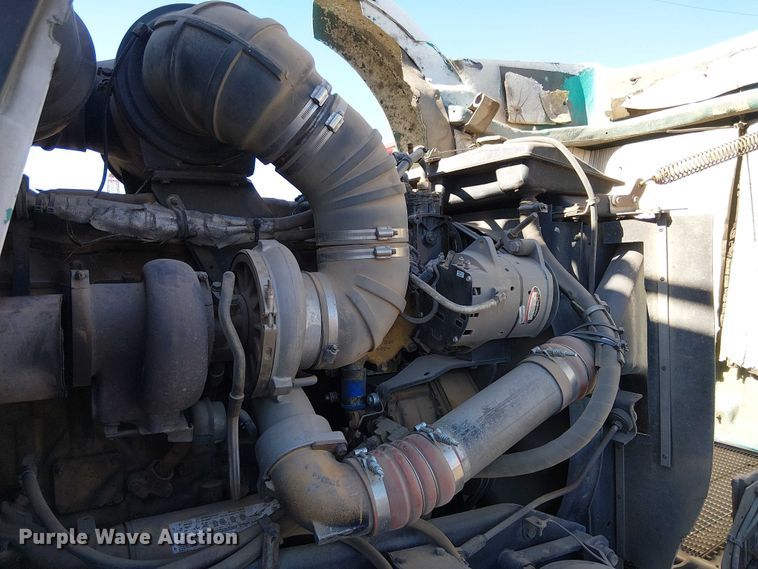 image for item EC1309 2000 Kenworth T800 semi truck