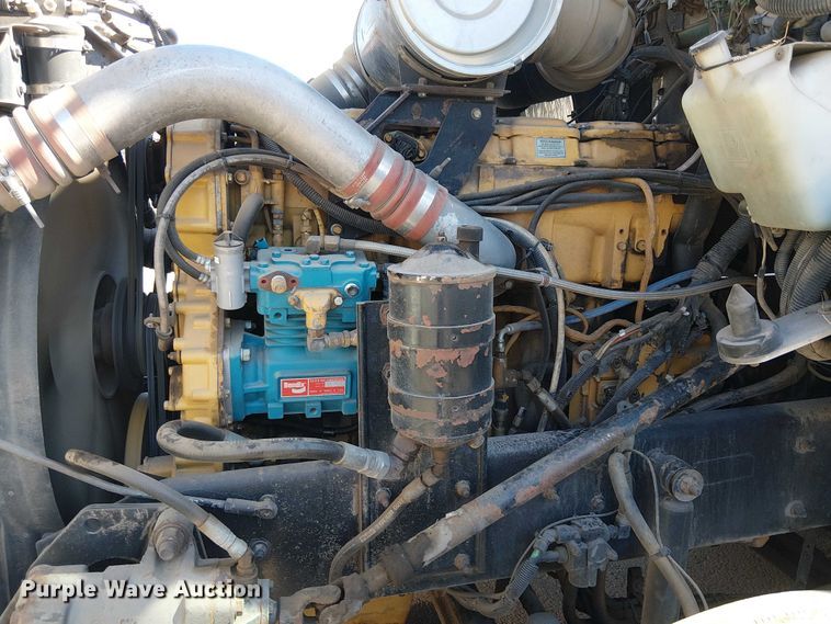 image for item EC1309 2000 Kenworth T800 semi truck