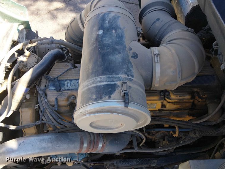 image for item EC1309 2000 Kenworth T800 semi truck