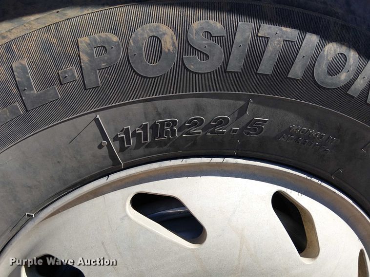 image for item EC1309 2000 Kenworth T800 semi truck