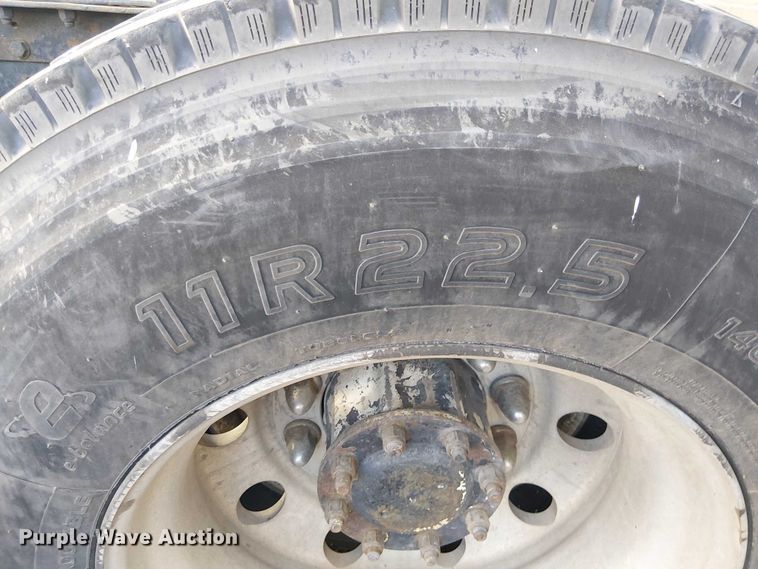 image for item EC1309 2000 Kenworth T800 semi truck