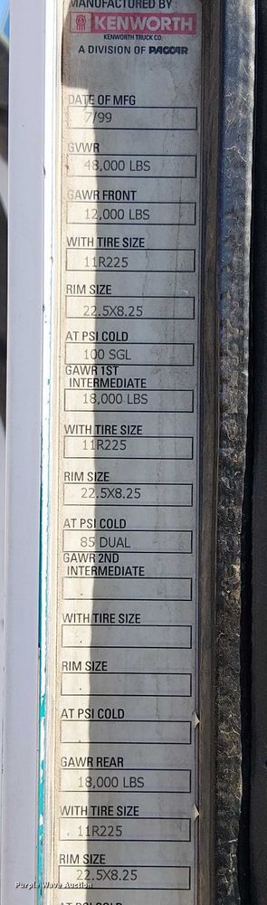 image for item EC1309 2000 Kenworth T800 semi truck