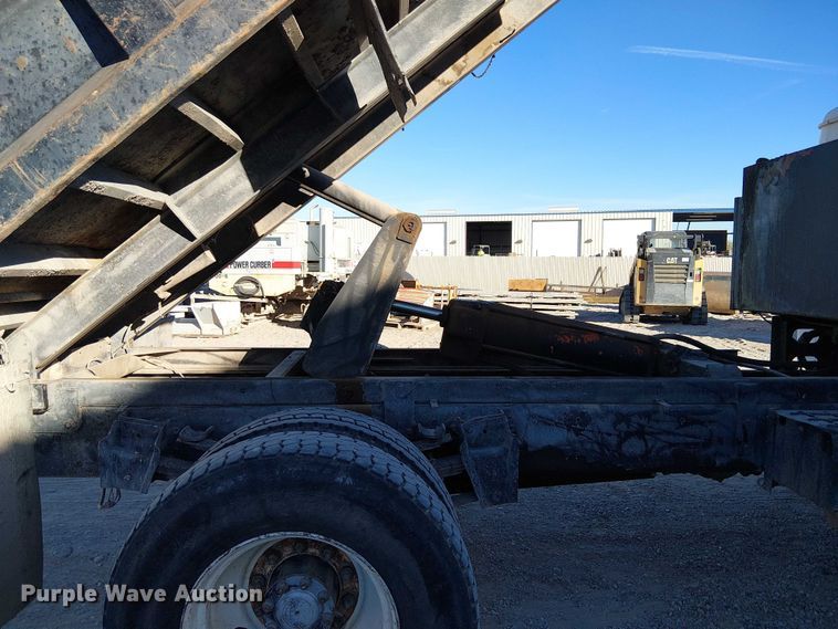 image for item EC1320 1985 International 1954 dump truck