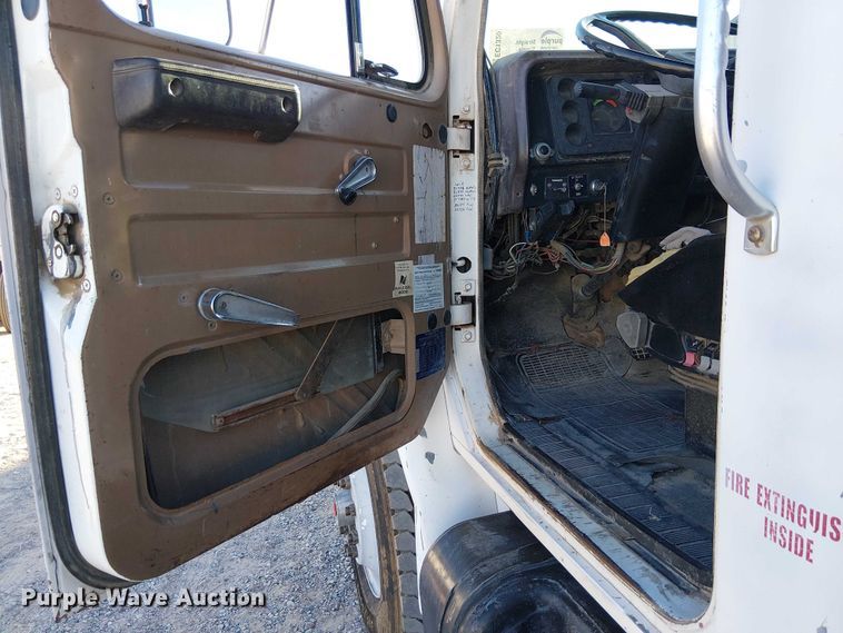 image for item EC1320 1985 International 1954 dump truck