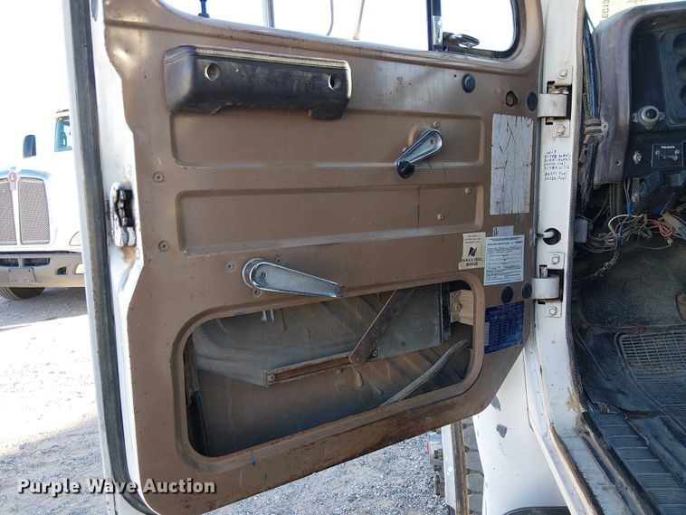 image for item EC1320 1985 International 1954 dump truck