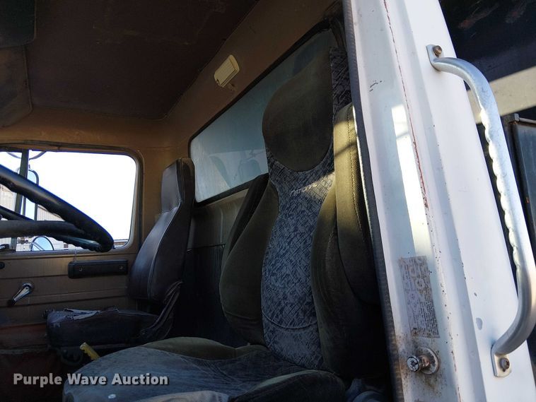 image for item EC1320 1985 International 1954 dump truck