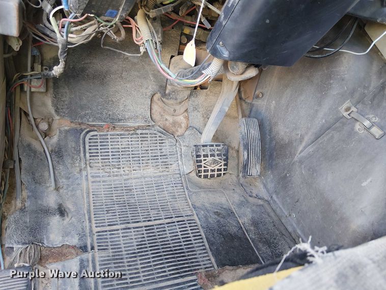 image for item EC1320 1985 International 1954 dump truck