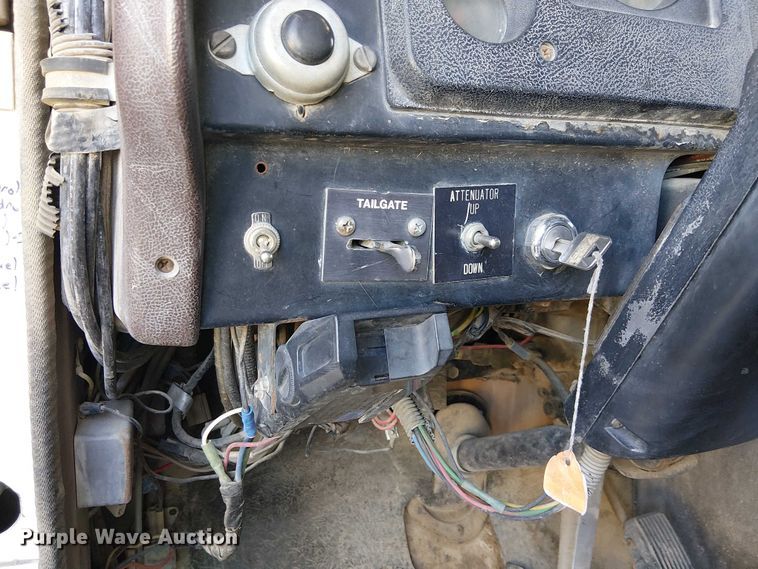 image for item EC1320 1985 International 1954 dump truck