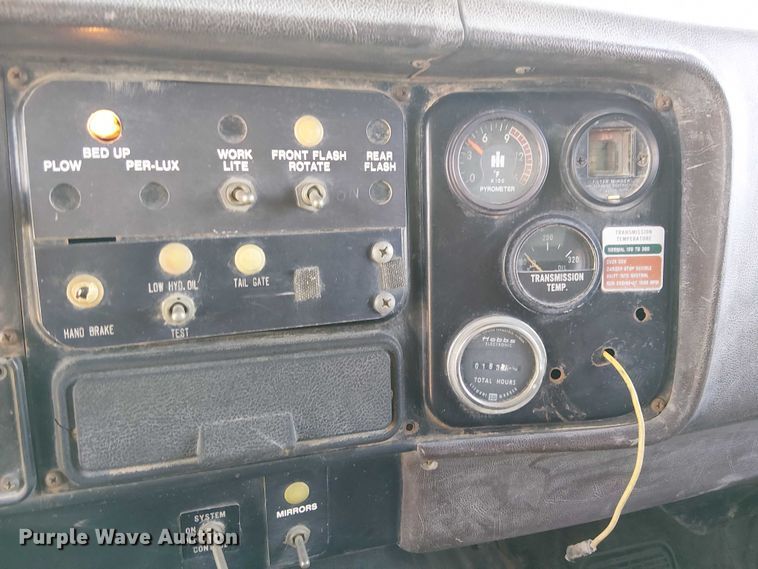 image for item EC1320 1985 International 1954 dump truck