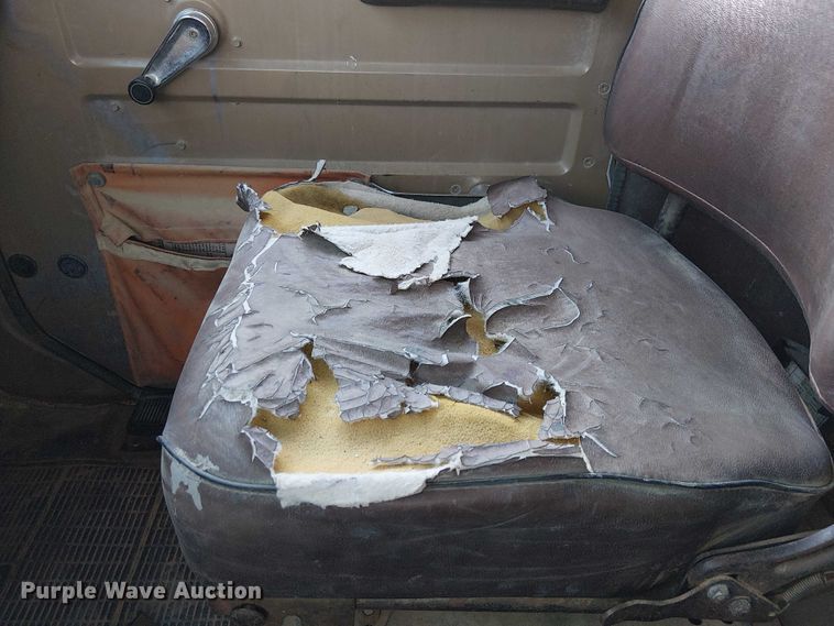 image for item EC1320 1985 International 1954 dump truck