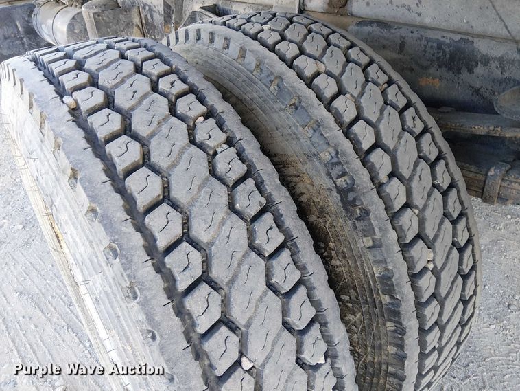 image for item EC1320 1985 International 1954 dump truck