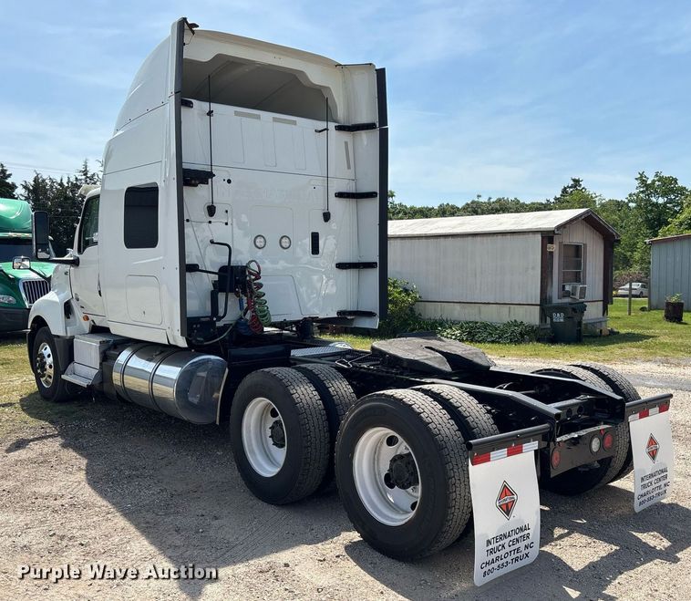 image for item EC3587 2020 International LT625 semi truck