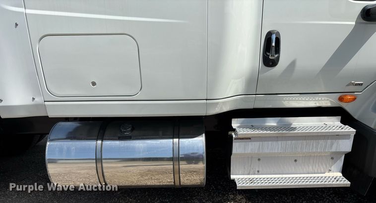 image for item EC3587 2020 International LT625 semi truck