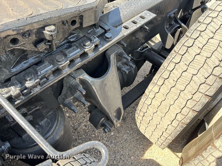 image for item EC3587 2020 International LT625 semi truck