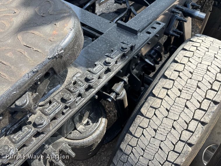 image for item EC3587 2020 International LT625 semi truck