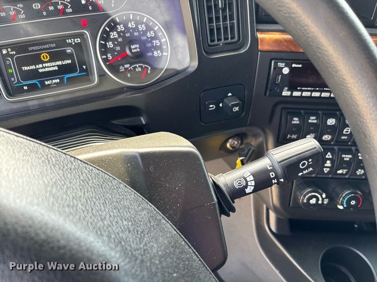 image for item EC3587 2020 International LT625 semi truck