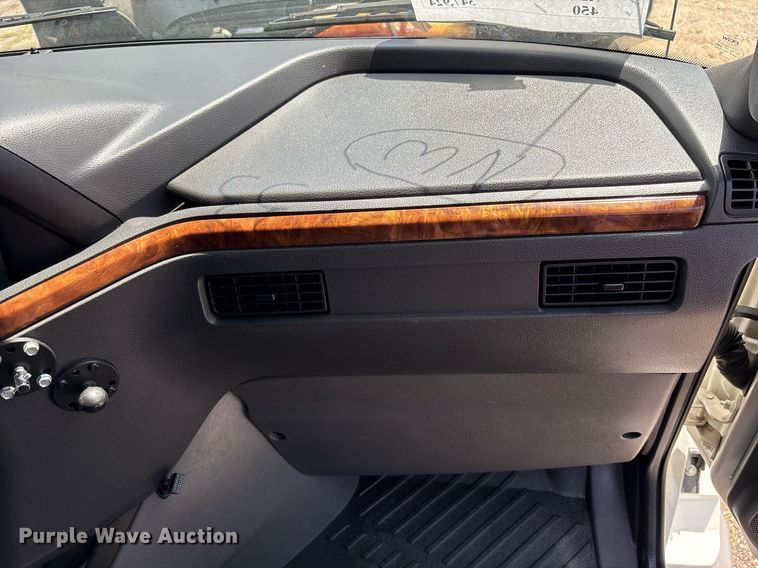 image for item EC3587 2020 International LT625 semi truck