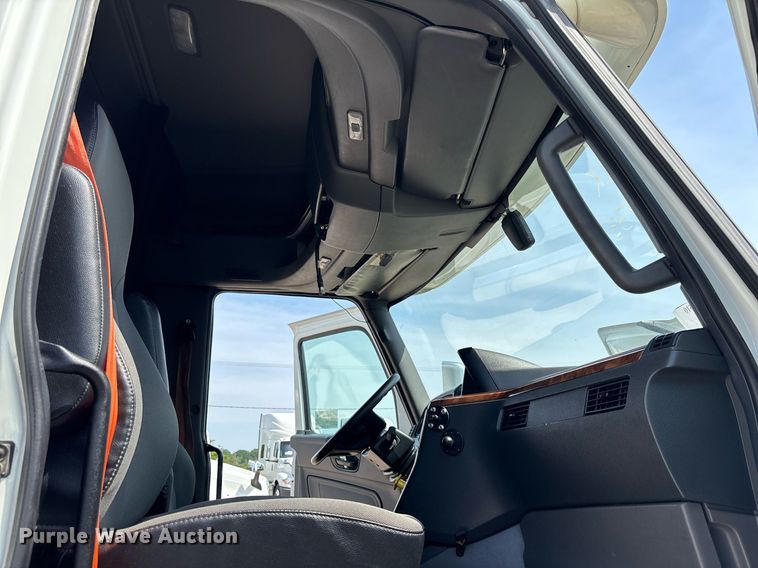 image for item EC3587 2020 International LT625 semi truck