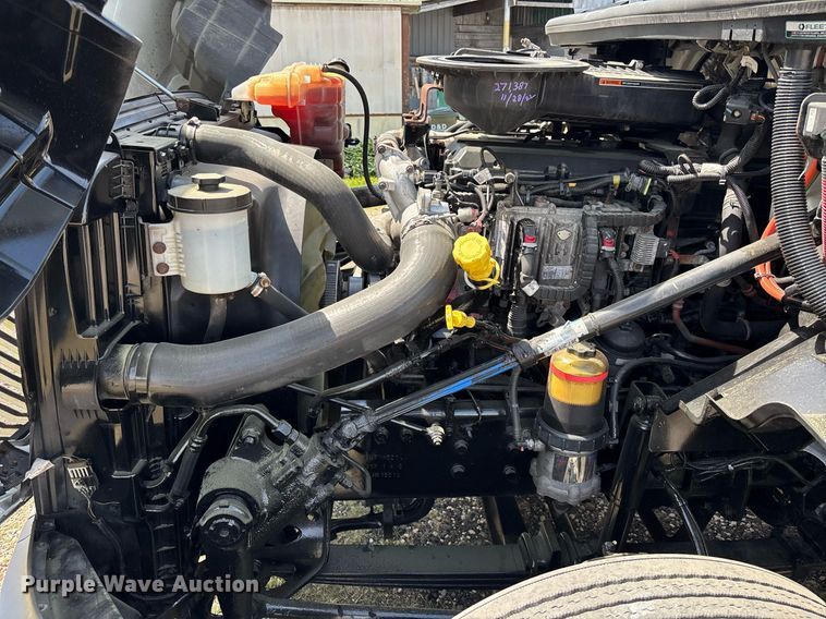 image for item EC3587 2020 International LT625 semi truck