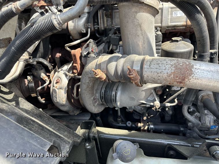 image for item EC3587 2020 International LT625 semi truck