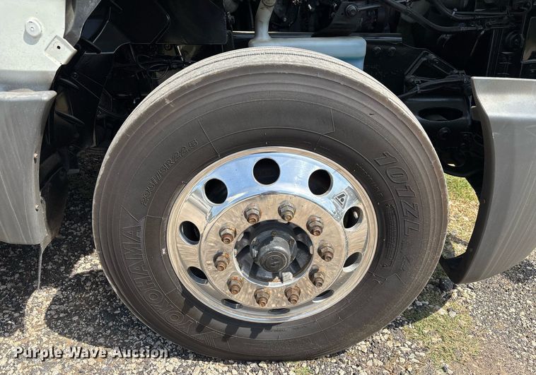 image for item EC3587 2020 International LT625 semi truck