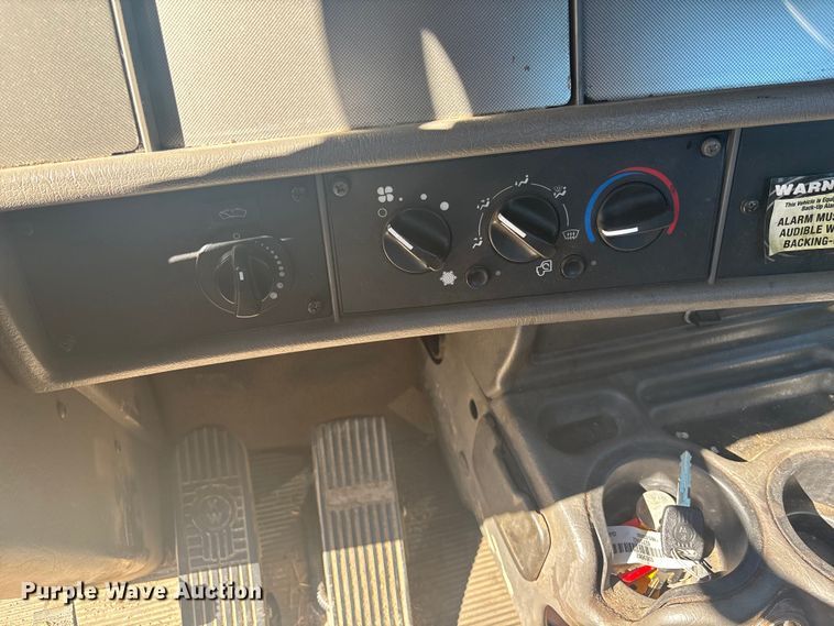 image for item EC3900 2015 Kenworth T370 truck cab and chassis