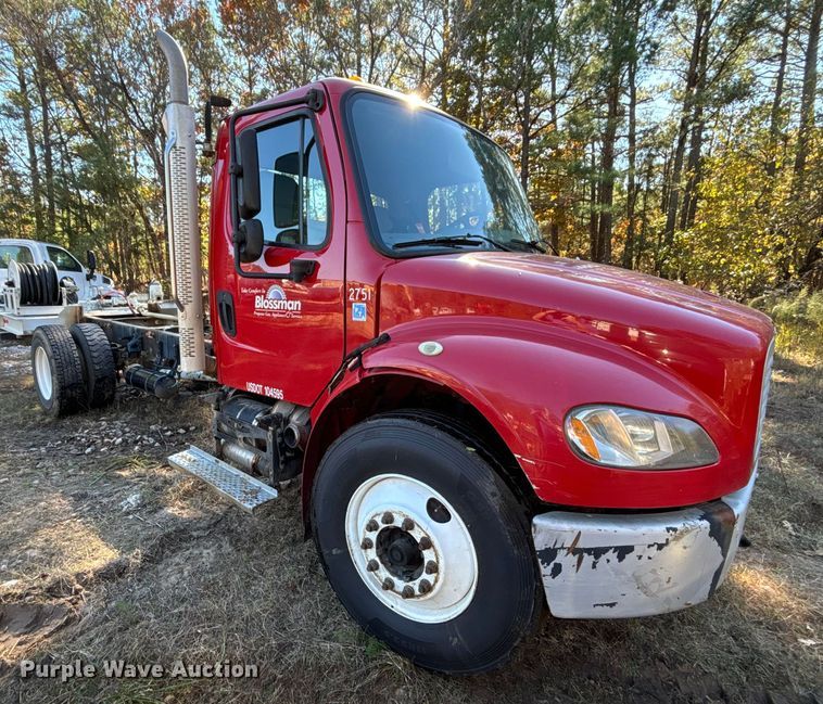 image for item EC3901 2015 Freightliner M2 truck cab and chassis